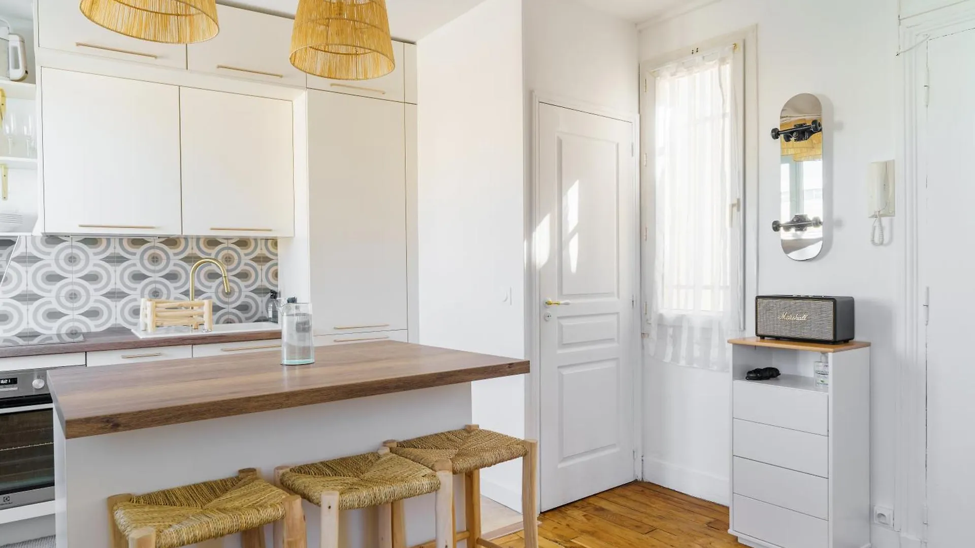 Bright & Serene 1Bd Retreat Canal Saint-Martin Paris 0*,