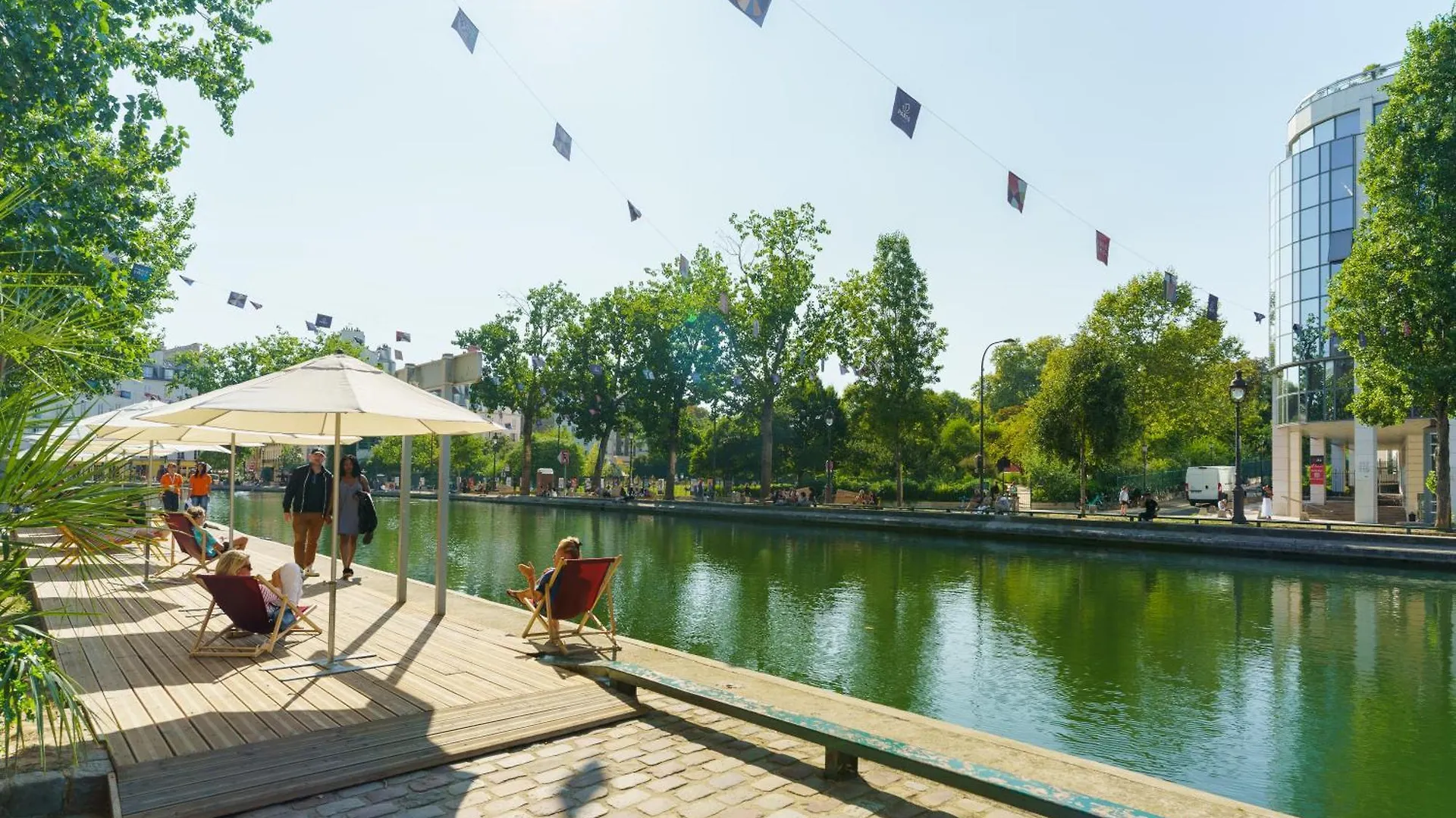 Bright & Serene 1Bd Retreat Canal Saint-Martin Paris Apartment