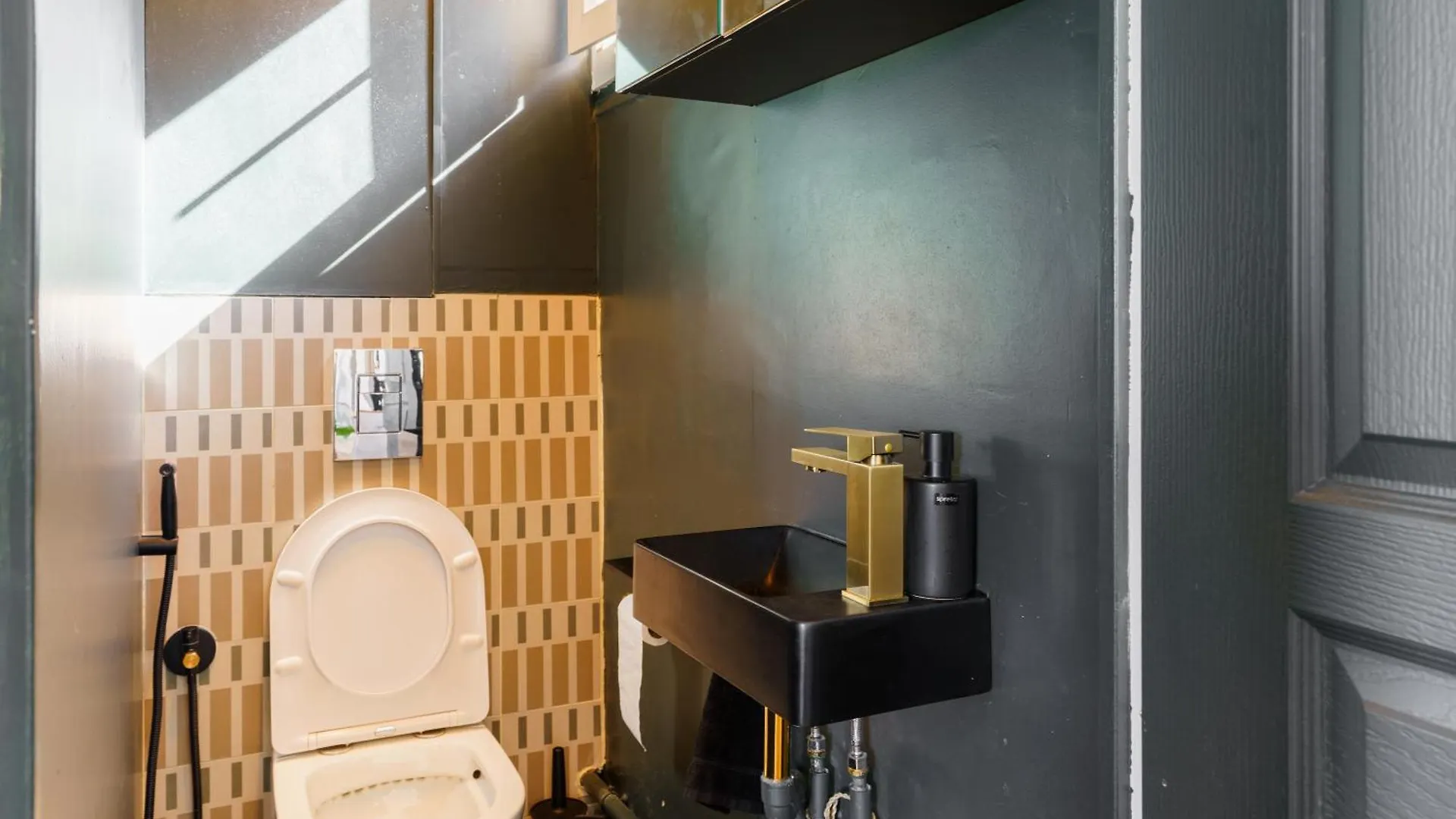 Bright & Serene 1Bd Retreat Canal Saint-Martin Paris 0*,  France