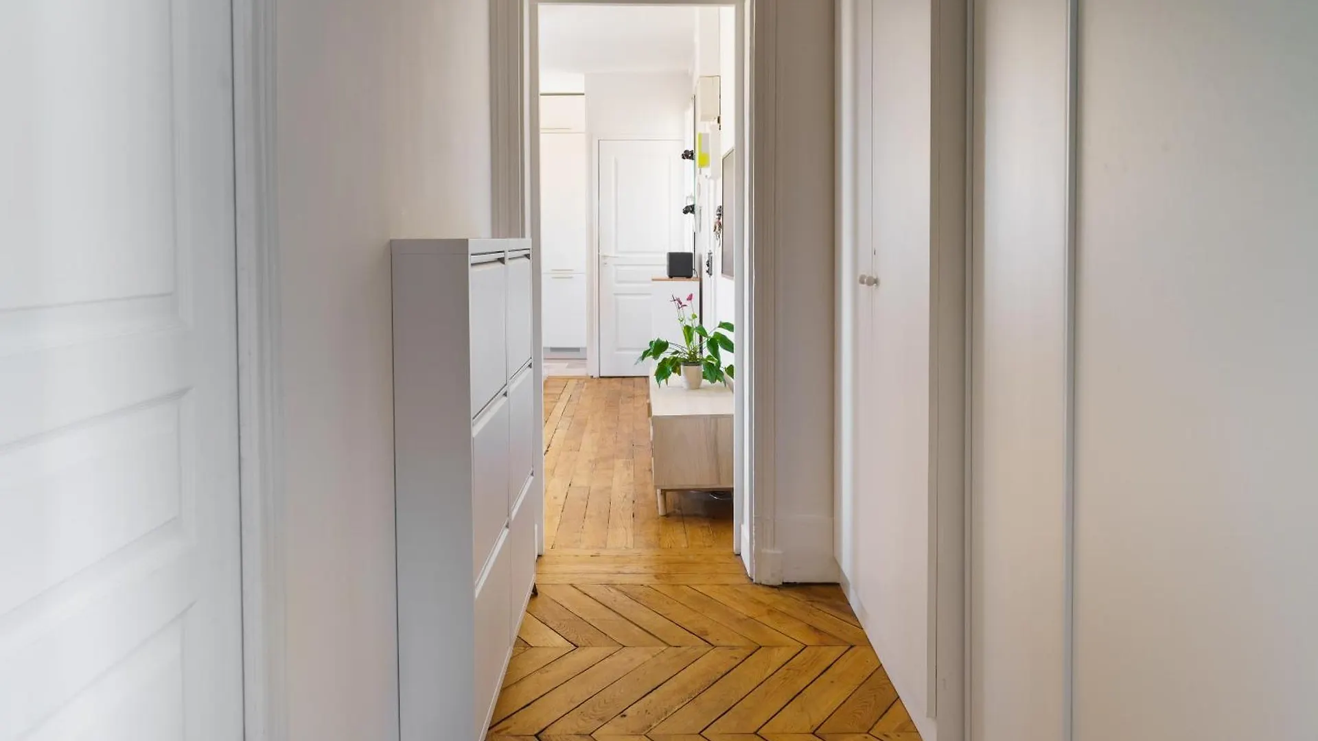 Bright & Serene 1Bd Retreat Canal Saint-Martin Paris Apartment