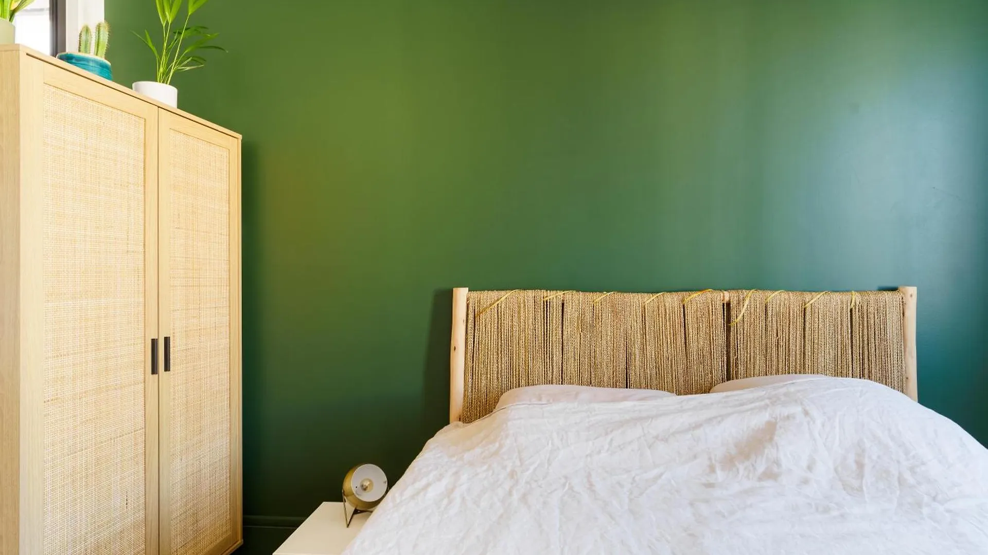 Bright & Serene 1Bd Retreat Canal Saint-Martin Paris
