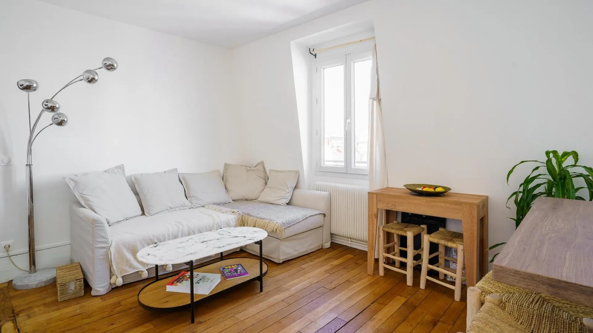 Bright & Serene 1Bd Retreat Canal Saint-Martin location